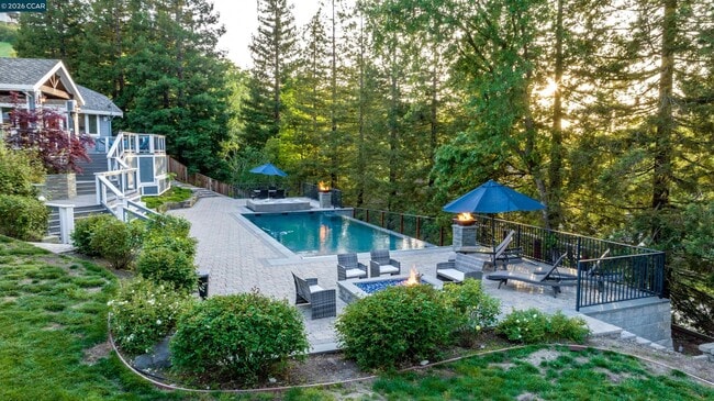 Building Photo - 2324 Saddleback Dr