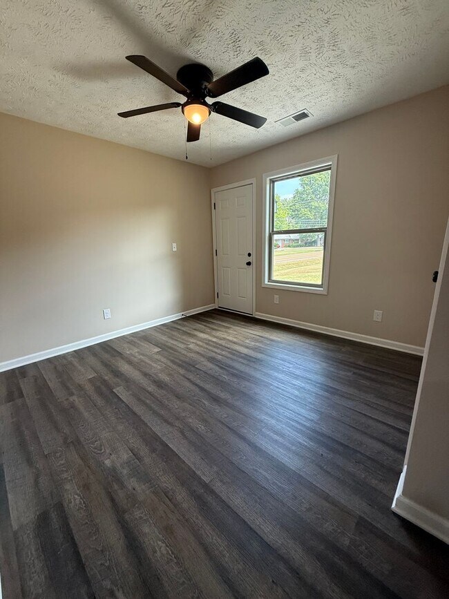 Building Photo - Nestled Tri-Plex in the Heart of Greenfield, TN
