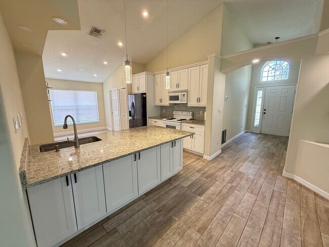 Building Photo - 1221 Singleton Cir