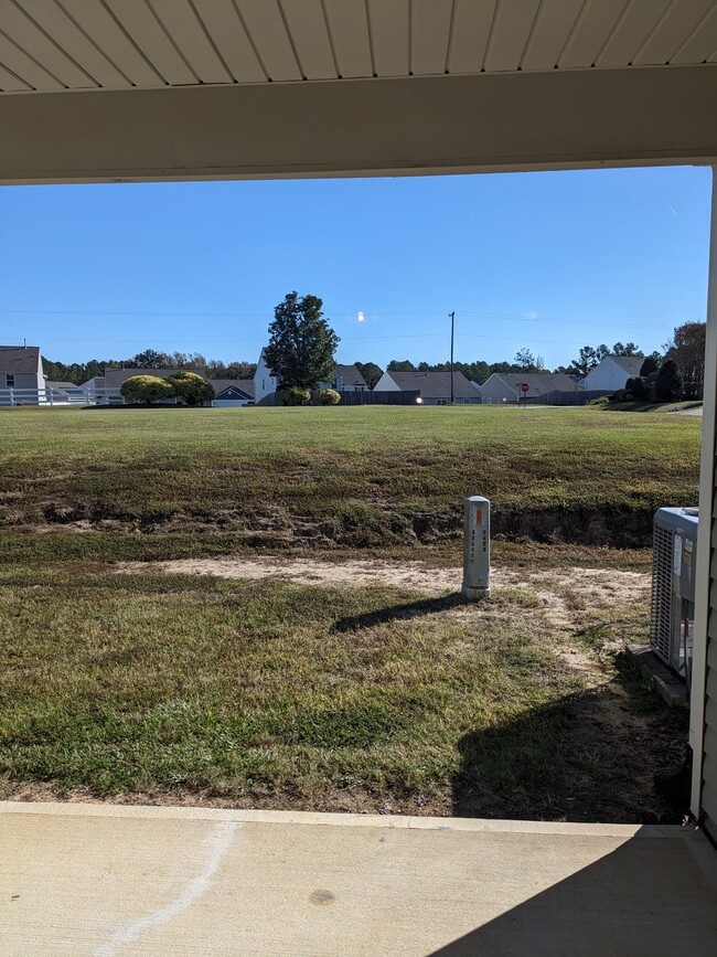 Building Photo - 2 Bedroom, 2.5 Bath Like New Townhome in C...