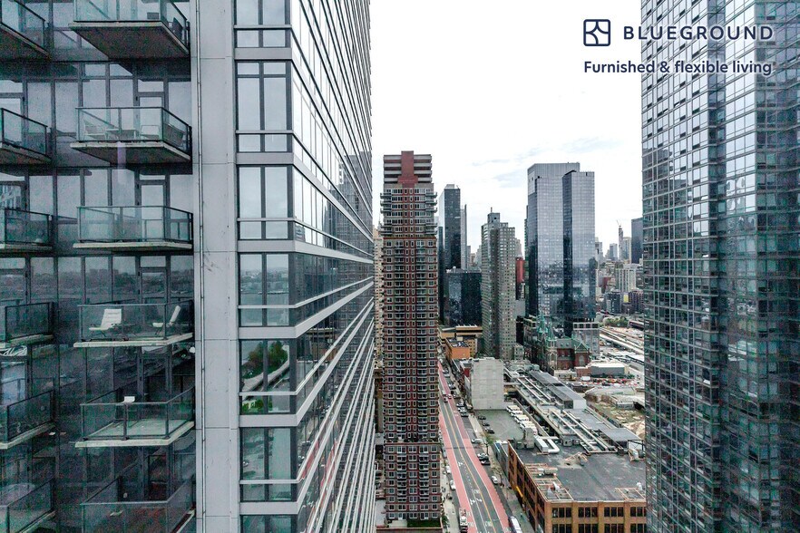 Building Photo - 635 W 42nd St