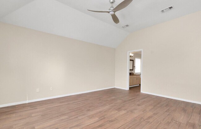 Building Photo - 1622 Manor Dr