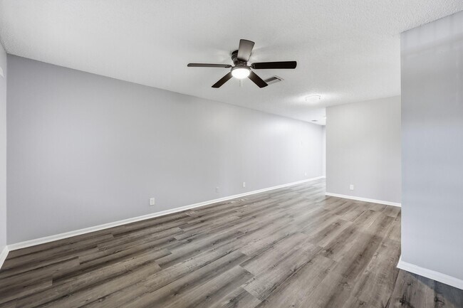 Building Photo - 1565 W 28th St