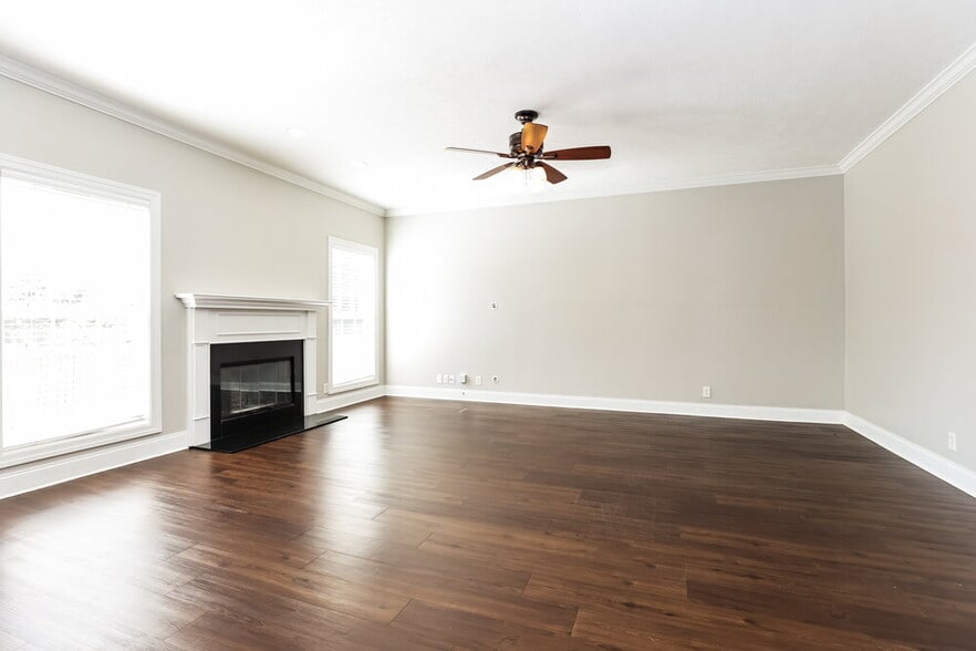 Building Photo - 2467 Oak Hill Dr