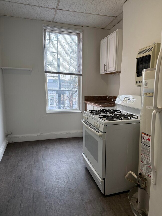 Building Photo - 434 Central Ave