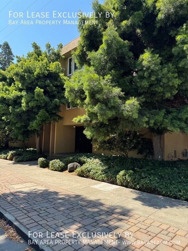 Building Photo - 1701 San Carlos Ave