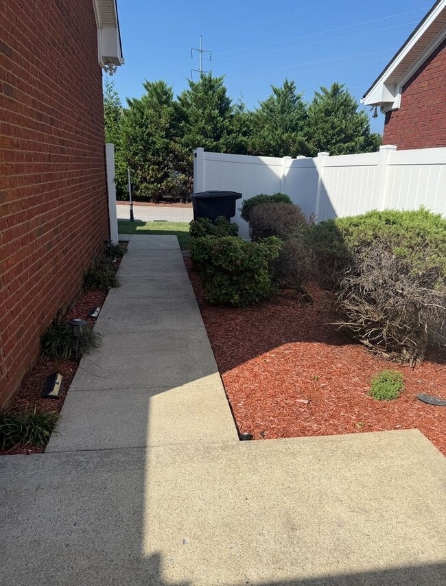 Building Photo - 2136 Cason Ln
