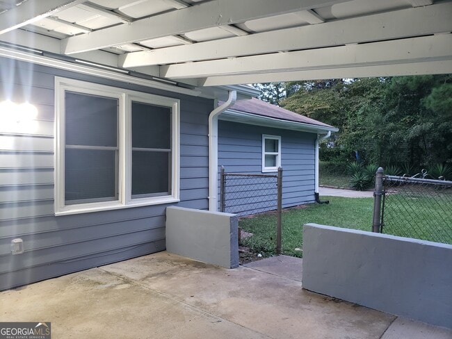Building Photo - 512 Greenview Ave SE