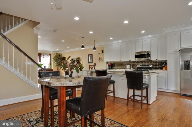 Building Photo - 5306 Sandyford St