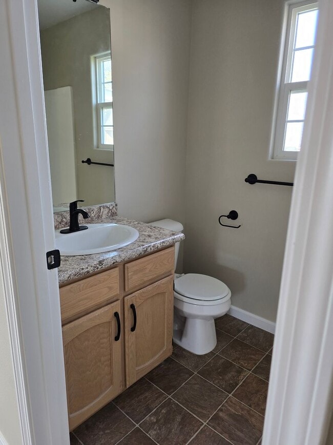 Building Photo - Spacious 3 Bed | 2 Bath on Large Corner Lot – Twin Falls