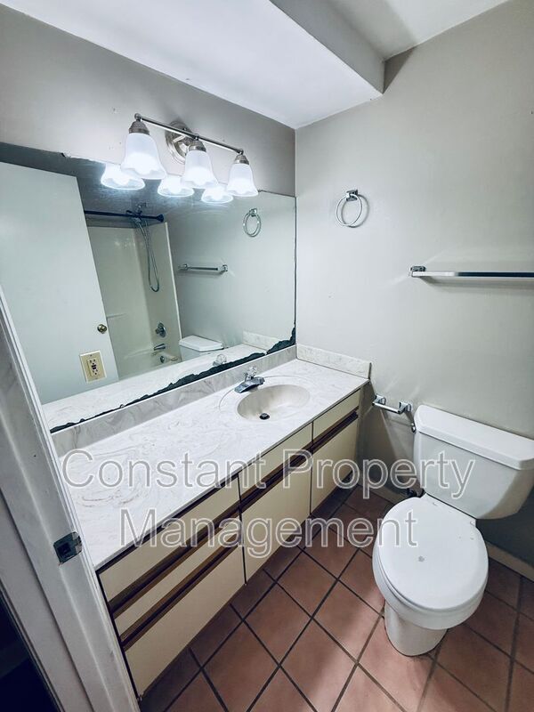 Building Photo - 1031 Bond St