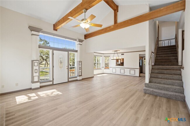 Building Photo - 322 Oakwood Loop
