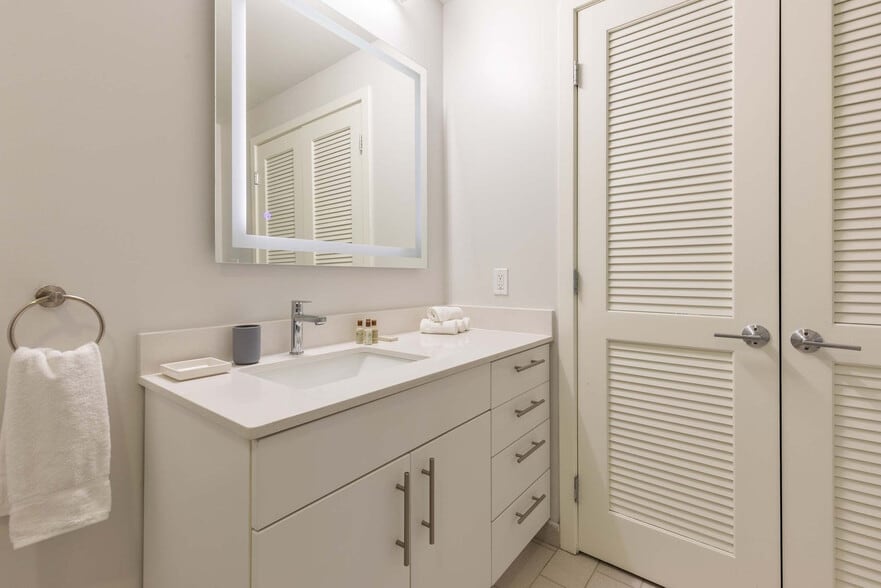 Building Photo - 505 Congress St