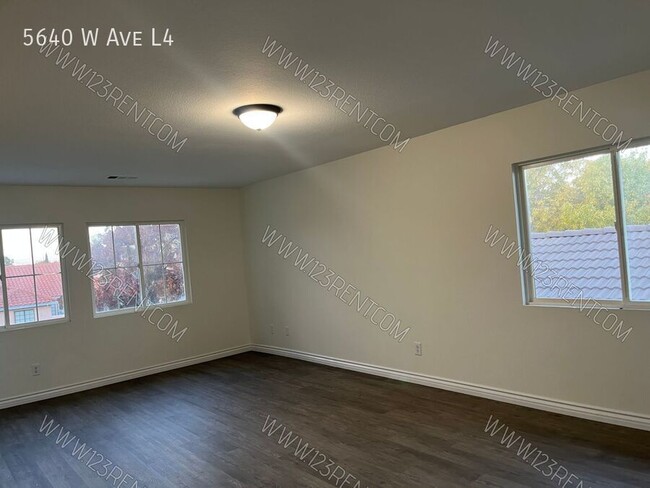 Building Photo - 5640 W Ave L4