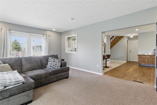 Building Photo - 12 White Oak Bend