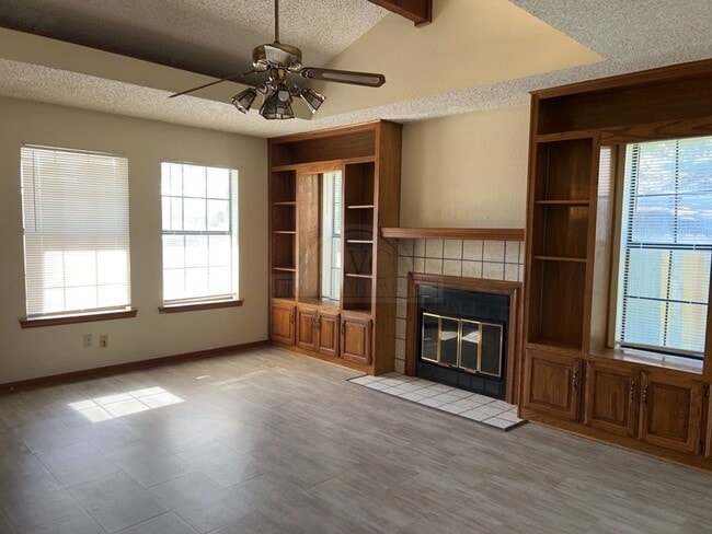 Building Photo - 2013 Windward Dr