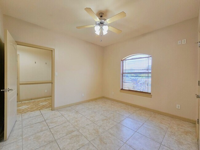 Building Photo - 5618 Ironwood Ct