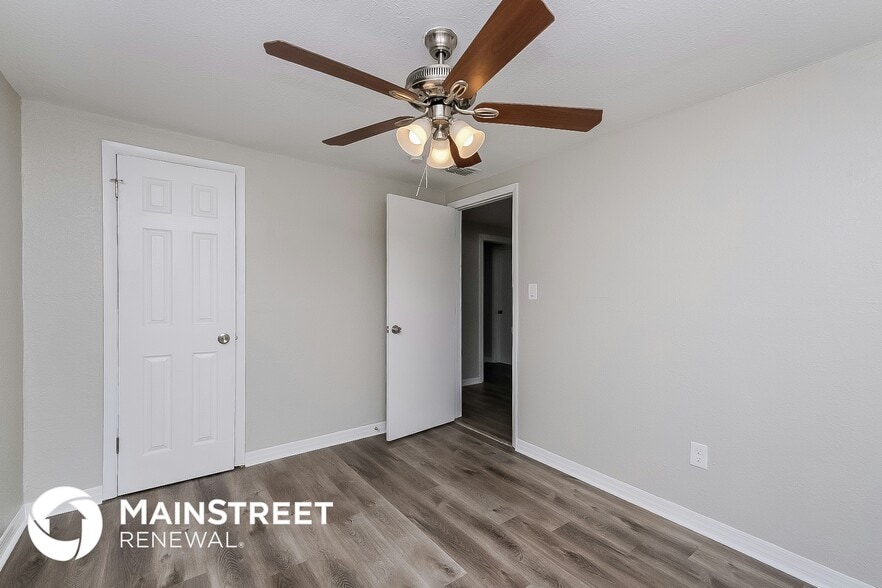 Building Photo - 7145 Pinewood Dr