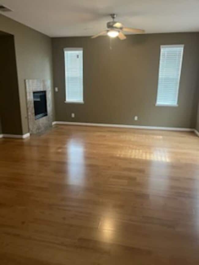 Building Photo - Patterson Stunner