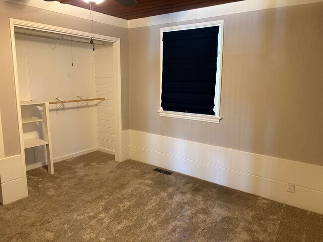 Building Photo - Views! Enchanting 2+1 Artists Retreat Nestled in Tujunga Hillsides
