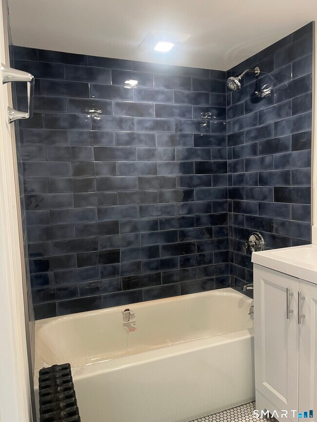 Building Photo - 156 Union St