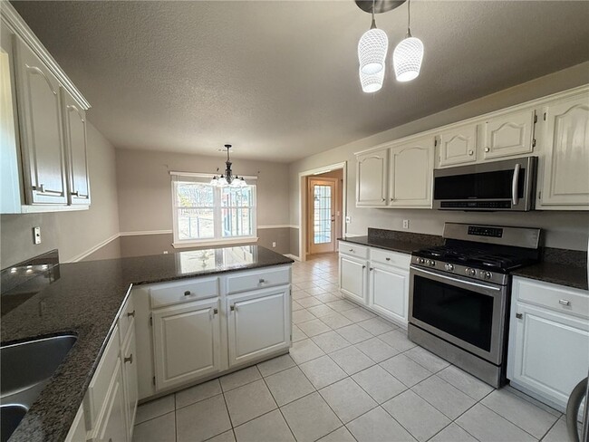 Building Photo - 1808 Lancaster Dr