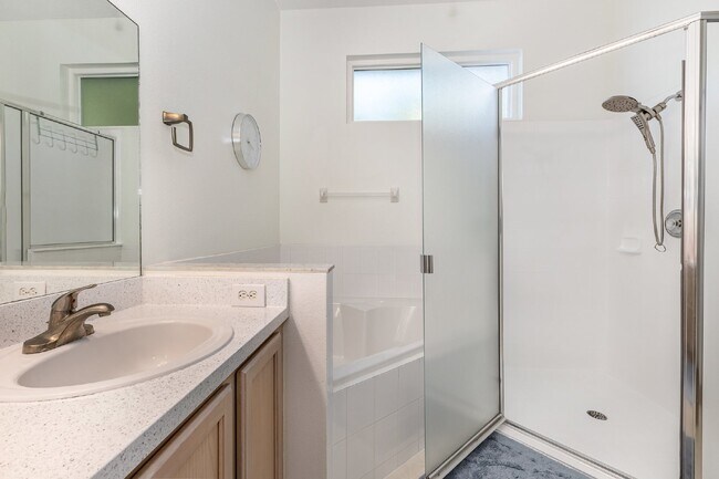 Building Photo - For Rent: Stunning Home in Tranquil Greystone Subdivision.