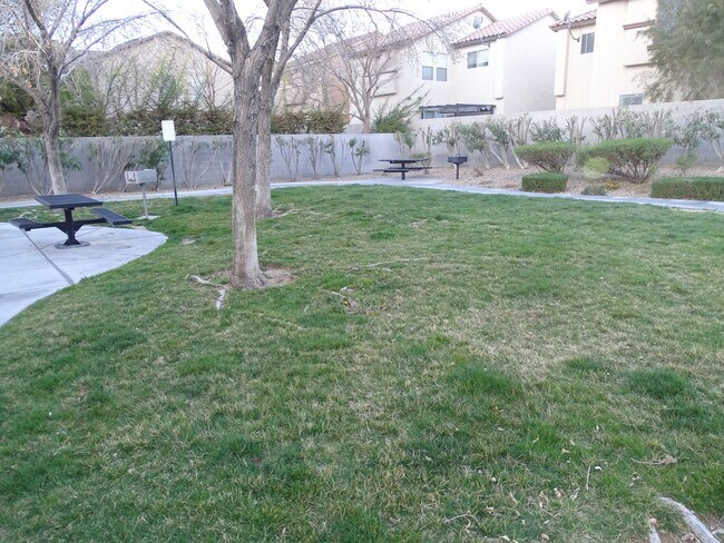 Building Photo - 3 Bed Southwest Home Convenient To The Durango Station Casino