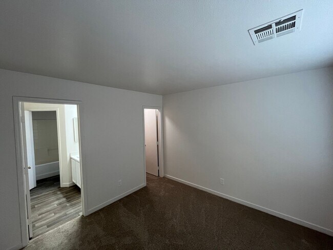 Building Photo - Beautiful home ready for rent