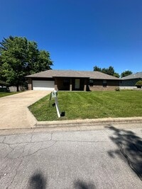 Building Photo - 707 Poplar St