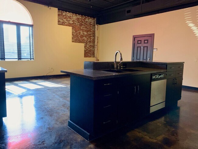 Building Photo - 110 W Huntington Ave