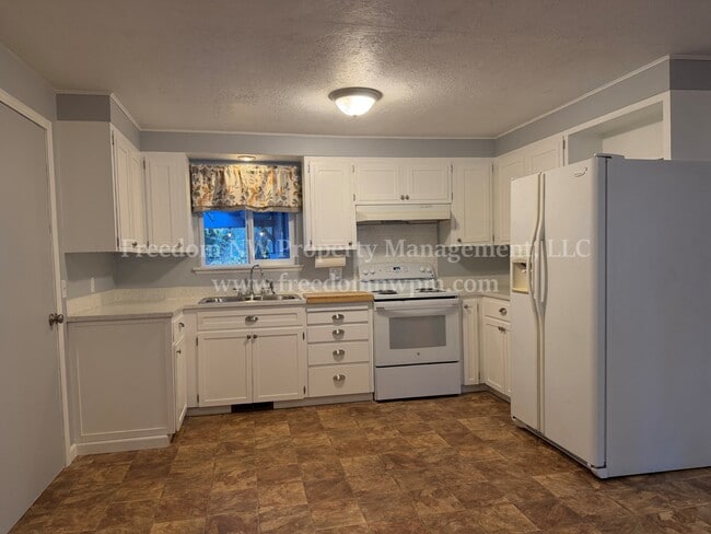 Building Photo - 1537 Draham St NE