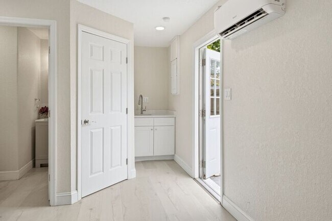 Building Photo - Renovated Home near downtown New Port Richey