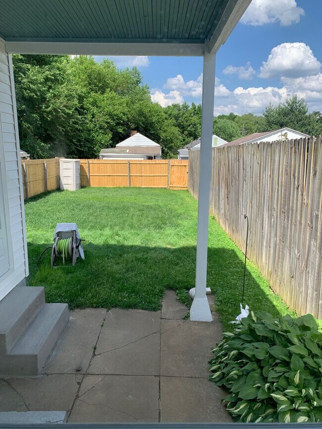 Building Photo - Beautiful 2 Bedroom 1 Bath, Newly Updated!