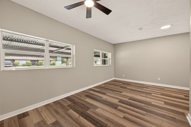 Building Photo - 3703 Tiffany Dr