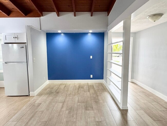 Building Photo - 350 Cypress Dr