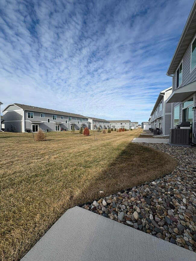 Building Photo - 216 Nw Waverly Dr