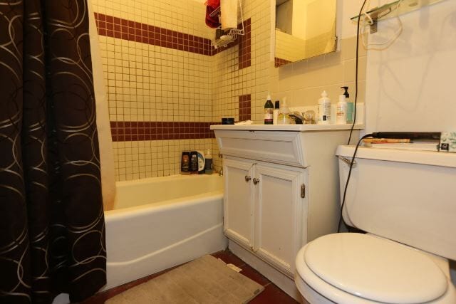 Building Photo - 1326 N Claremont Ave