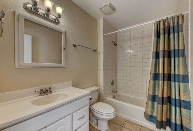Building Photo - Wonderful 3 bedroom close minutes to ASU!!...