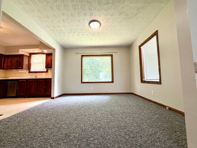 Building Photo - 111 E Wylie St