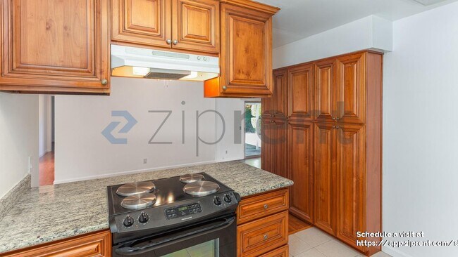 Building Photo - 95 Colleen Way