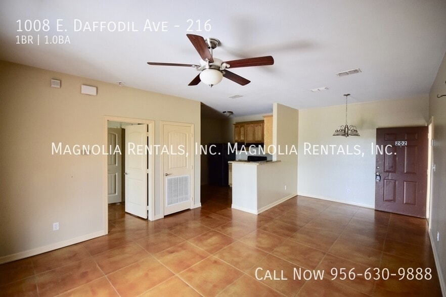 Building Photo - 1008 E Daffodil Ave