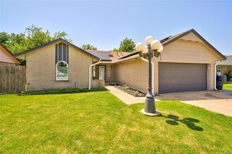 Building Photo - 9913 S Klein Ave