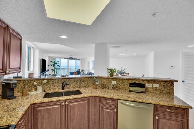 Building Photo - 3880 N Hwy A1A