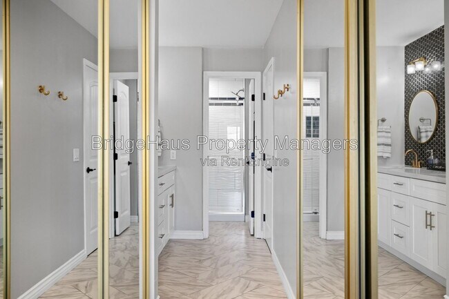 Building Photo - 2607 Pirineos Way