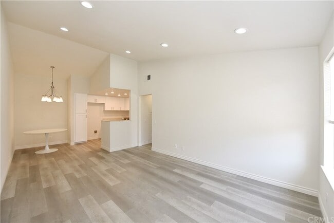 Unit comes with a brand new stainless refrigerator. All stainless appliances match, same brand - 50 Alicante Aisle