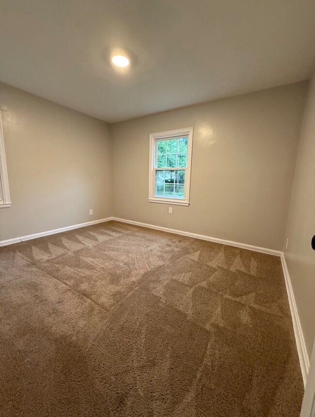 Building Photo - 3 Bed - 1 Bath House Available in Akron, Ohio
