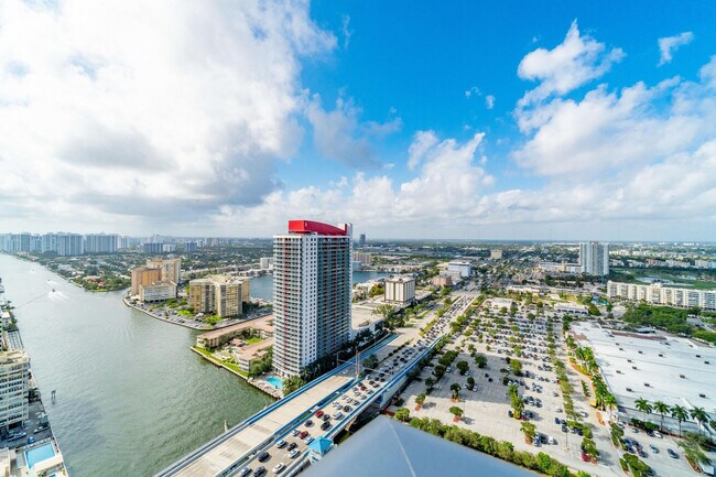 Building Photo - 2721 Hallandale Beach Blvd