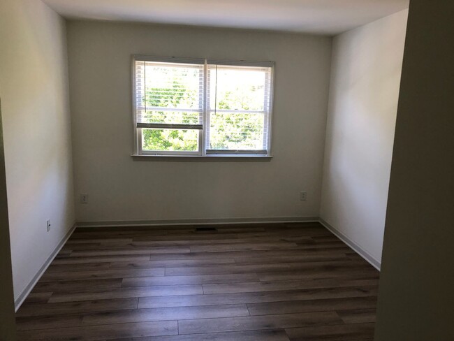 Building Photo - Newly renovated Semi-detached 3 Bedroom fo...