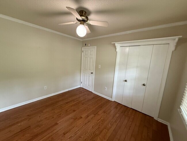 Building Photo - 5556 Hunters Hill Rd